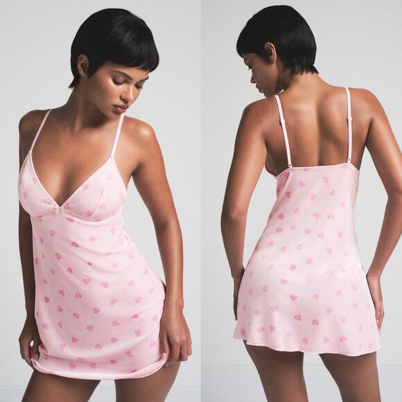 NWT SKIMS VELVET LACE SLIP DRESS IN CHERRY BLOSSOM HEART BREAKER SIZE MEDIUM - Picture 2 of 3